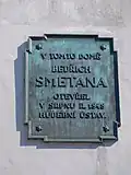 Pamětní deska B. Smetany na fasádě