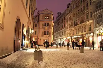 Zimní Karlova ulice v noci