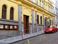 Dům ve Štítného ulici na Žižkově, současné působiště Divadla Járy Cimrmana