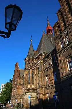 Zemská porodnice u Apolináře, vstupní část