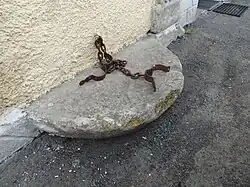 Pranýř na radnici v Mnichově (okr. Cheb).jpg