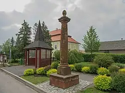 Pranýř v Křenově na návsi (Q37336137) 01.jpg