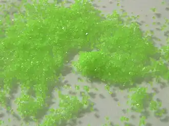 Světle zelené krystalky oktahydrátu