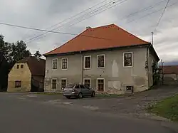Praskolesy, bývalá rezidence karlštejnského děkana.jpg