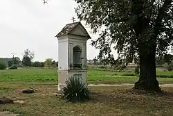 Pravice, výklenková kaplička u domu 185 (4072).jpg