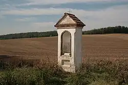 Pravice, výklenková kaplička u jižní cesty (4110).jpg