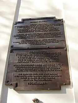 Pamětní deska na pravoslavném chrámu na Olšanských hřbitovech