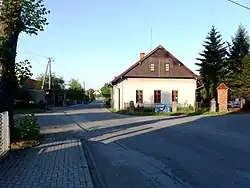 Hlavní ulice a bývalá hospoda