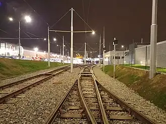 Koncový úsek trati před zastávkou Nemocnice Bohunice při dni otevřených dveří v listopadu 2022