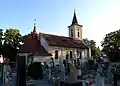 Kostel sv. Vojtěcha v Přerově nad Labem ze strany hřbitova