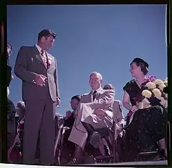 Prezidentský kandidát Dwight Eisenhower a jeho manželka, Mamie Eisenhower, během kampaně