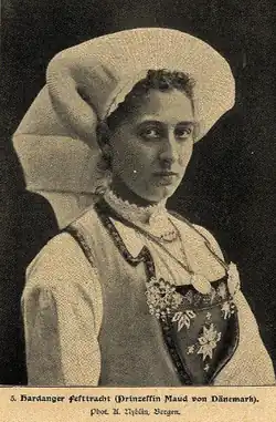 Princezna Maud z Walesu, později královna norská, Hardanger Festtracht, 1902