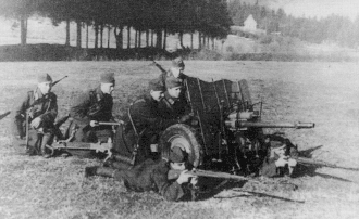 3,7cm protitankový kanón vz.37 při cvičení Čs. armády