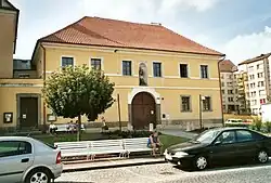 Protivín kostel sv. Alžběty fara.jpg