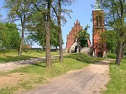 Cihlový kostel Všech Svatých v Pszczonówě