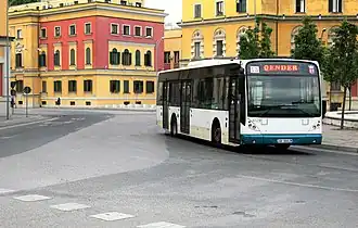 Městský autobus v Tiraně.