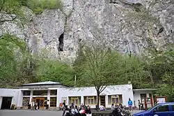 Vstupní budova do Punkevních jeskyní