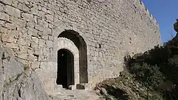 vstupní brána do horní části hradu