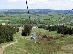 lanovka nad Pylypcem; vesnice v pozadí