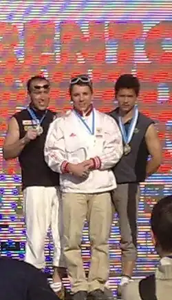 Čung Čchi-sin na stupních vítězů (zcela vpravo)