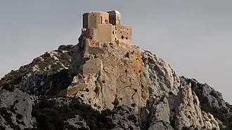 Hrad v zlatavém světle