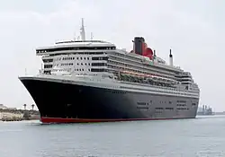 Queen Mary 2 v Suezském průplavu 2. dubna 2009