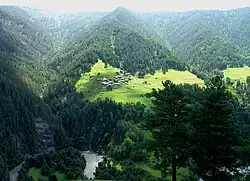 Thušská Alazani pod vesnicí Kumelaurta