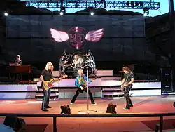 REO Speedwagon 2010. Zleva: Neal Doughty, Bruce Hall, Bryan Hitt, Kevin Cronin, a Dave Amato.