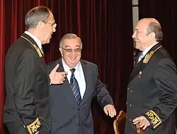 „Den diplomatického pracovníka Ruska“. Ministr zahraničních věcí Ruska Sergej Lavrov, bývalý ministr zahraničních věcí, předseda Ruské obchodní a průmyslové komory Evgenij Primakov a bývalý ministr zahraničních věcí Ruské federace Igor Ivanov (zleva vpravo) během setkání na Ministerstvu zahraničních věcí Ruské federace věnovaného Dni diplomatického pracovníka. Moskva, 2008.