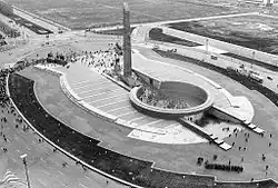 Památník na počest hrdinské obrany Leningradu v letech 1941–1943 a porážky nacistických jednotek poblíž Leningradu v roce 1944, sochař Michail Anikušin