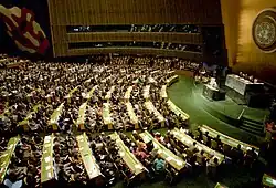 "Projev Michaila Gorbačova na zasedání Valného shromáždění OSN." Generální tajemník ústředního výboru CPSU, předseda prezidia Nejvyššího sovětu SSSR Michail Gorbačov vystoupil na zasedání Valného shromáždění OSN během oficiální návštěvy Spojených států. USA, New York