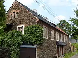 Rabštejn nad Střelou-kamenný dům.jpg