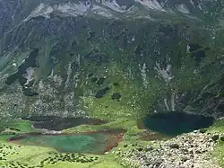 Suché Račkovo pleso je vlevo vzadu