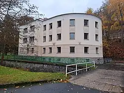 Pavilon od mostku přes Jáchymovský potok (2023)