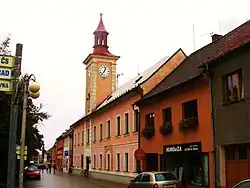 Novostrašecká radnice na náměstí J. A. Komenského