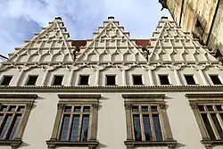 Novoměstská radnice – detail štítu (Ondřej Kořínek)