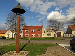 Radovesice, zvonička.jpg