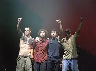 Rage Against the Machine roku 2007. Zleva: Tim Commerford, Zack de la Rocha, Brad Wilk a Tom Morello