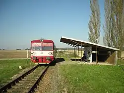 Motorový vůz 810 na zastávce Malovice u Netolic