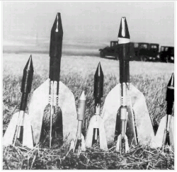 Rakety před zkouškami dne 2. března 1930 v Praze na Bílé hoře