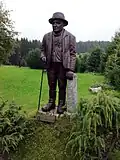 Dřevěná socha Rankla Seppa na zahradě řezbáře Ladislava Pavla v Horské Kvildě[2] (2016)