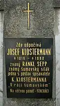 Detail náhrobku Josefa Klostermanna alias Seppa Rankla ve Staších