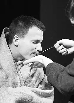 Fotografie z představení Raskolnikova v divadle Ty-já-tr, Praha 2009 (Raskolnikov a Razumichin).