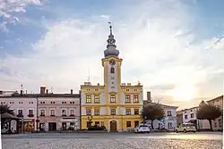 Náměstí s radnicí