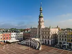Náměstí v Zamośći dominuje renesanční radnice.