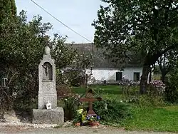 Kaplička před domem čp. 10