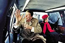 Reaganovi v limuzíně oslavují narozeniny, Dixon, Illinois, únor 1984