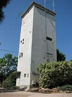 Věž na vodu a strážní post v mošavu Regba
