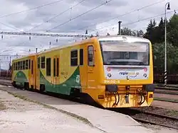 Řídicí vůz řady 914 jednotky Regionova ve stanici Ražice