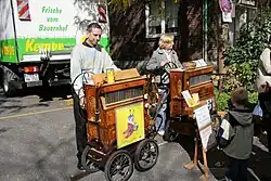 Němečtí flašinetáři na trhu v Remscheidu